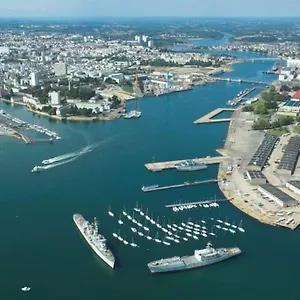 Joli T2 En Centre-ville Avec Balcon Cosy Lorient